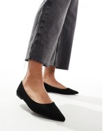 Lucky pointed ballet flats in black suedette