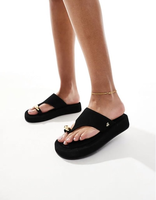 gold toe ring detail platform sandals in black